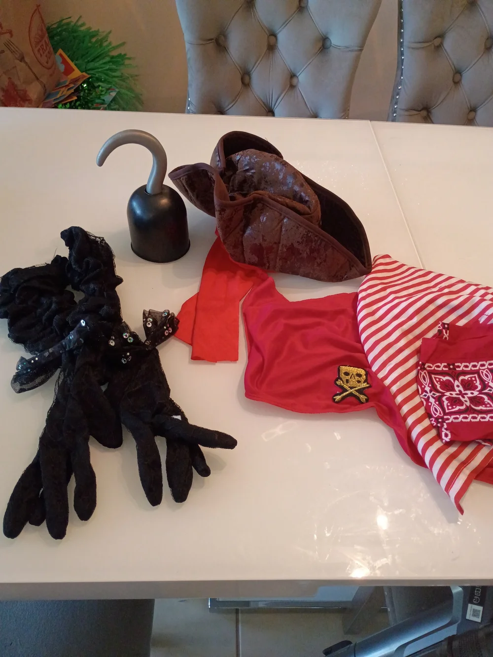 Kids Pirate Hat Hook Bandana Costume Accessory Set in Black, Red and Brown